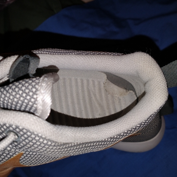 Nike Roshe One Anthracite Metallic Gold Gray Shoe - Picture 4 of 5